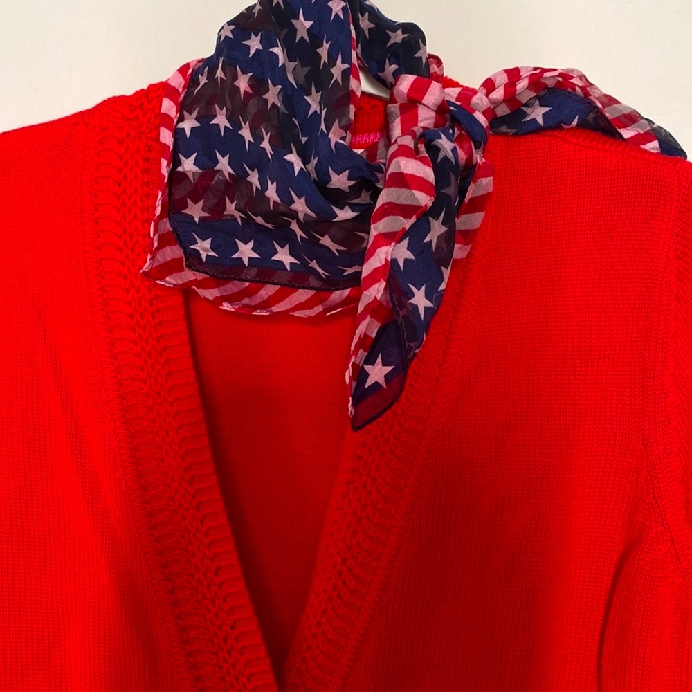 😊NEW Issac Mizrahi Cardigan sweater. Long V-neck Button front withdetai